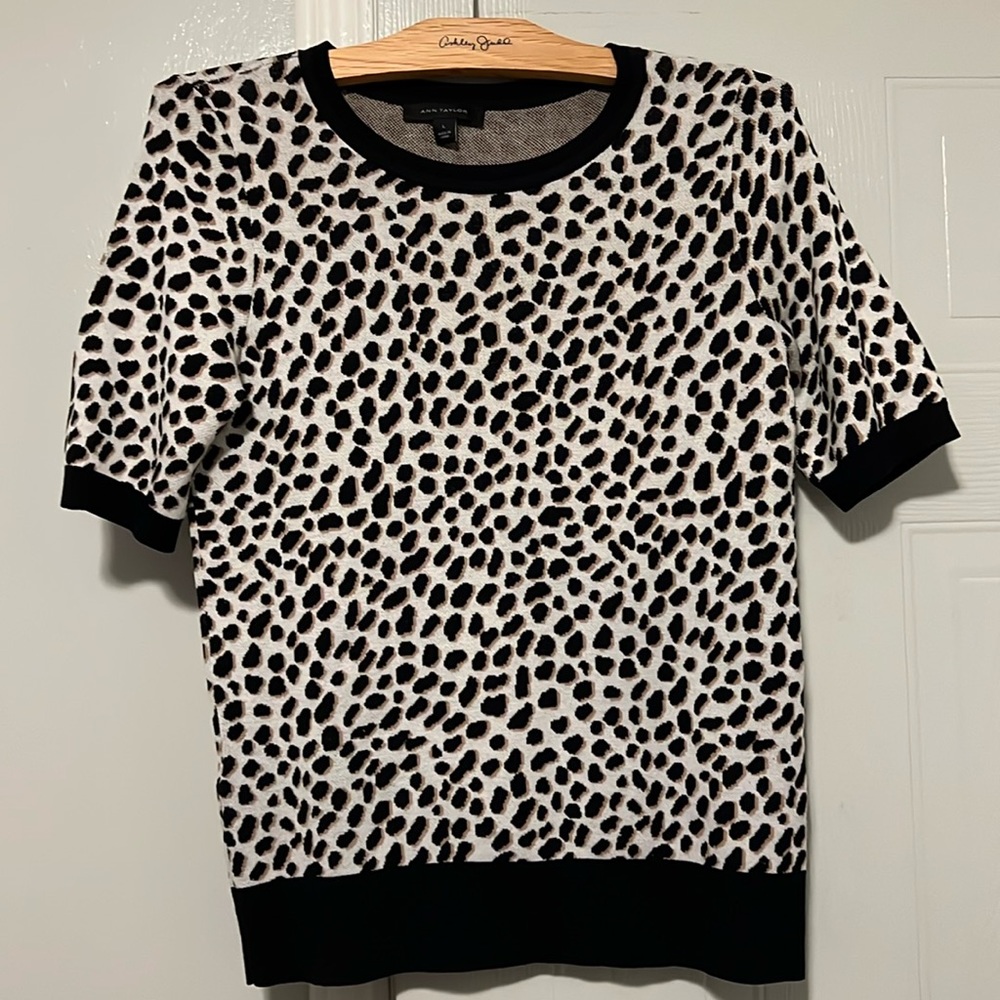 Ann Taylor short sleeve leopard print sweater